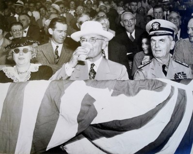 Lafayette College Hugh Moore Dixie Cup Collection 10-16 158 Figure 2